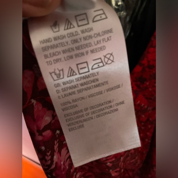 “NEW” ISAAC MIZRAHI LIVE! PRINTED SCARF WITH TASSEL HEM (72” L X 27” W) - Picture 5 of 6